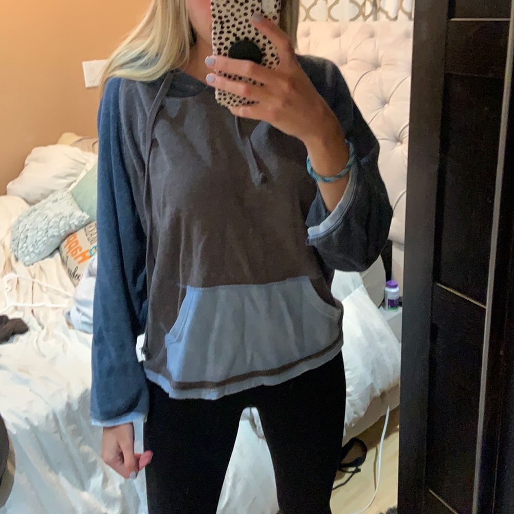 Trendy Sweatshirt - blues and grey